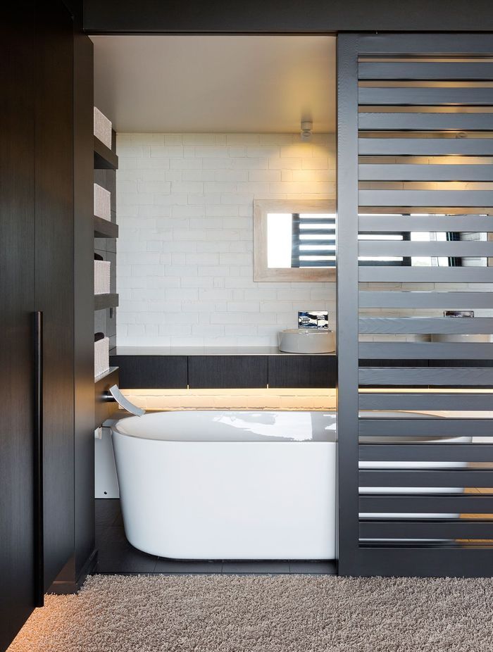 Black-on-white-home-waikato-bathroom.jpg