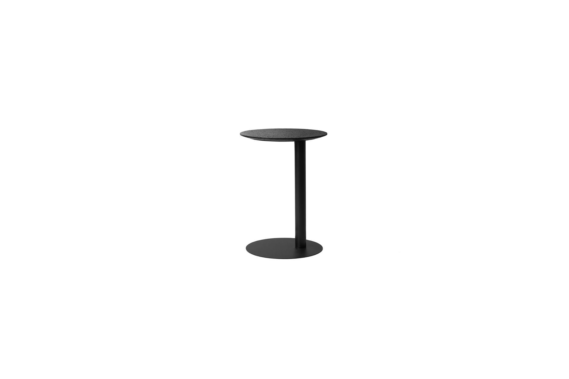Buzao 'Right' side table by Remodern