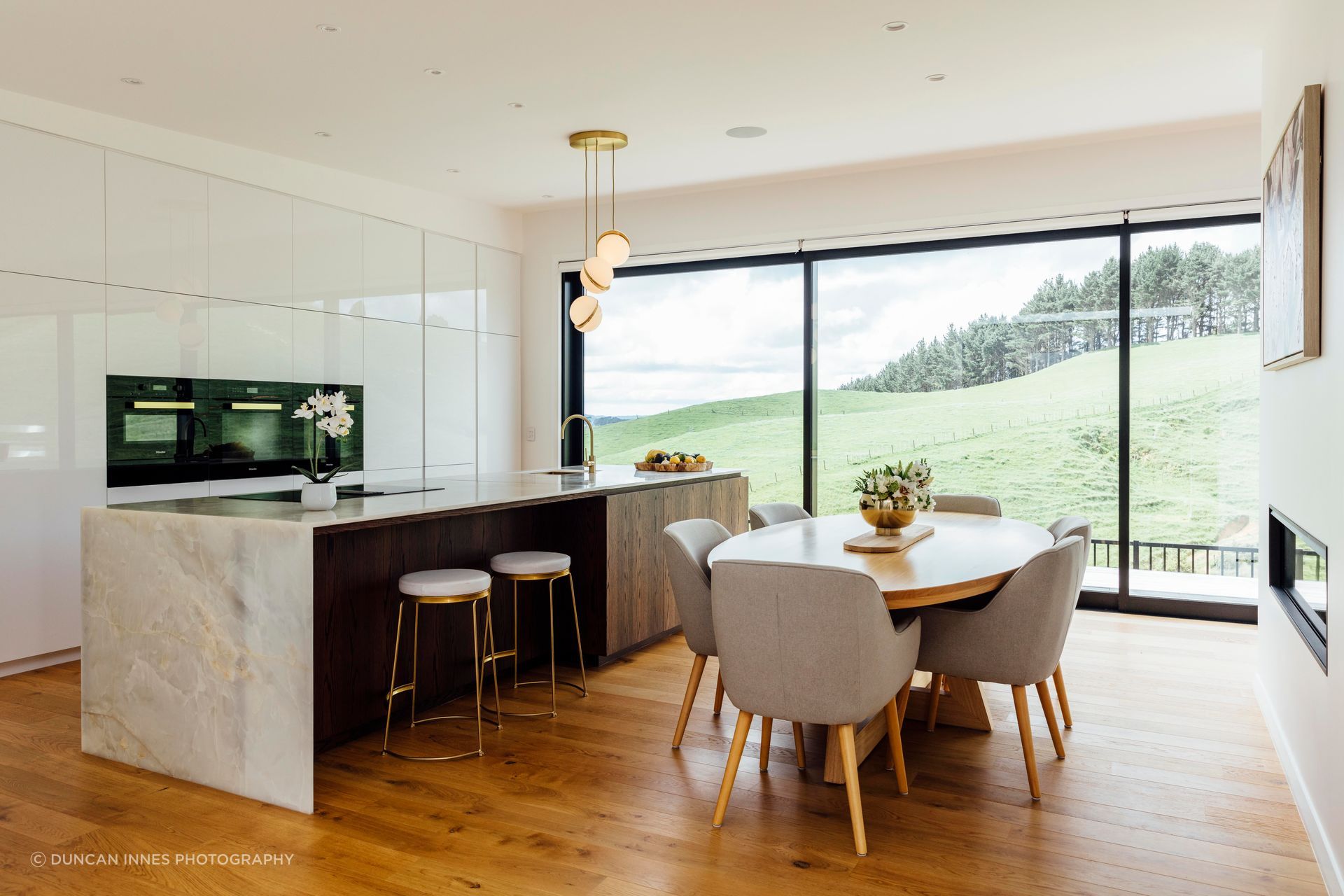 David Reid Homes collaborated with Cube Dentro and the homeowners on the luxe interiors. “Raked ceilings through the lounge and kitchen area and through into the master bedroom follow the roofline,” says Brendon.