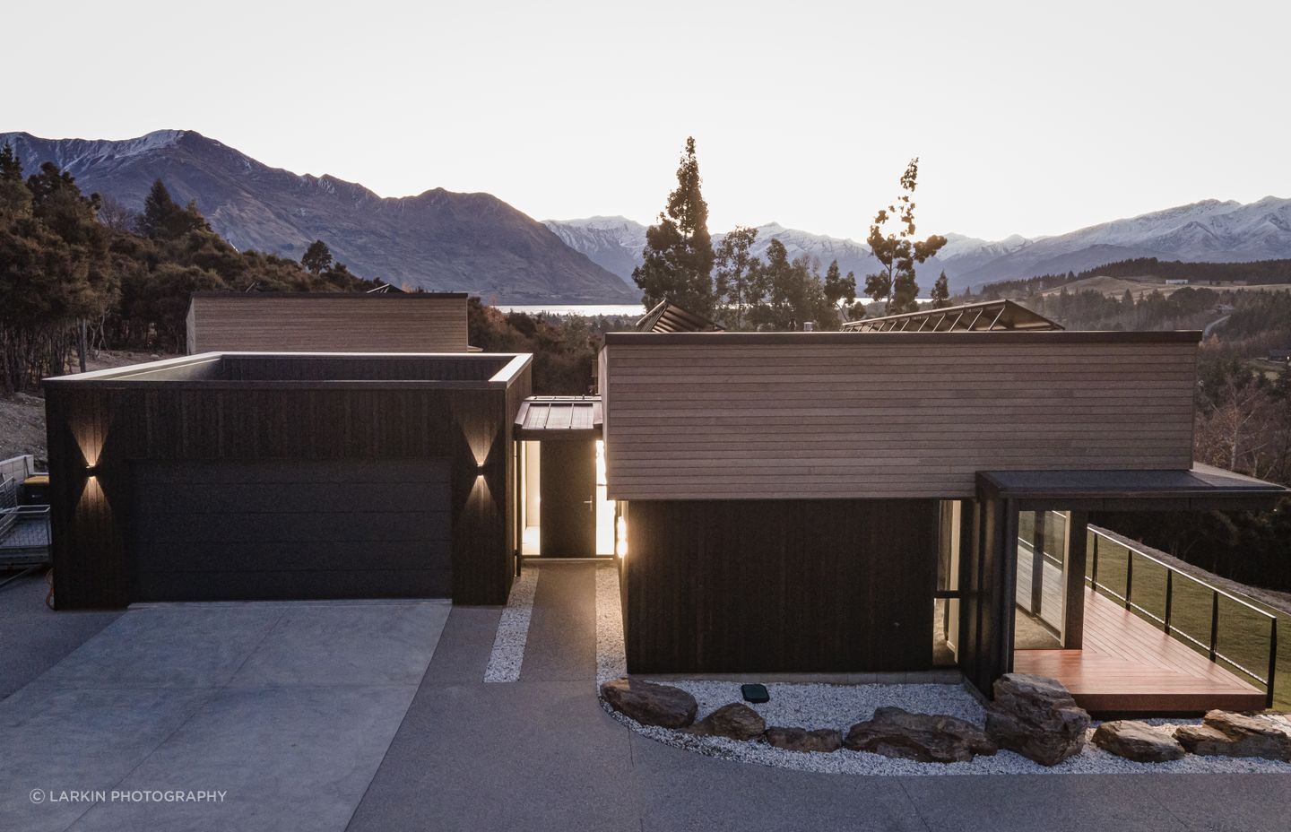 The spacious home in Wanaka designed by Barry Condon of Condon Scott Architects. It’s owned by a couple who love to entertain, and has three bedrooms and three bathrooms.