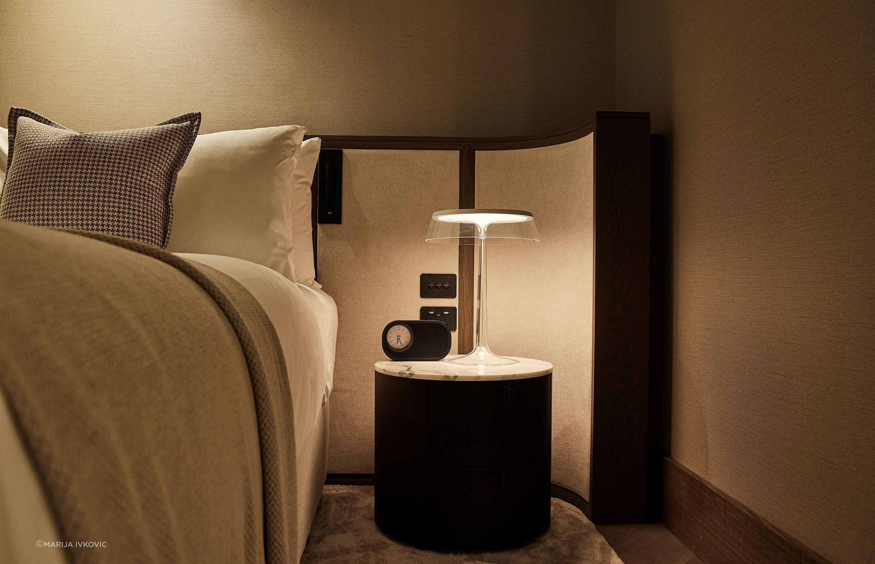Lighting was carefully considered by DKO, in order to get the perfect soft lighting that exudes calm and serenity. Lamps are used throughout the hotel for an intimate and cosy effect.