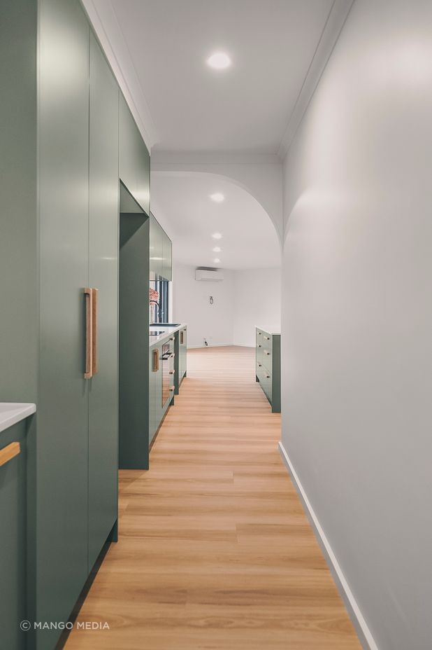 There were many challenges involved during construction, however the result is fresh and suits the family's needs.