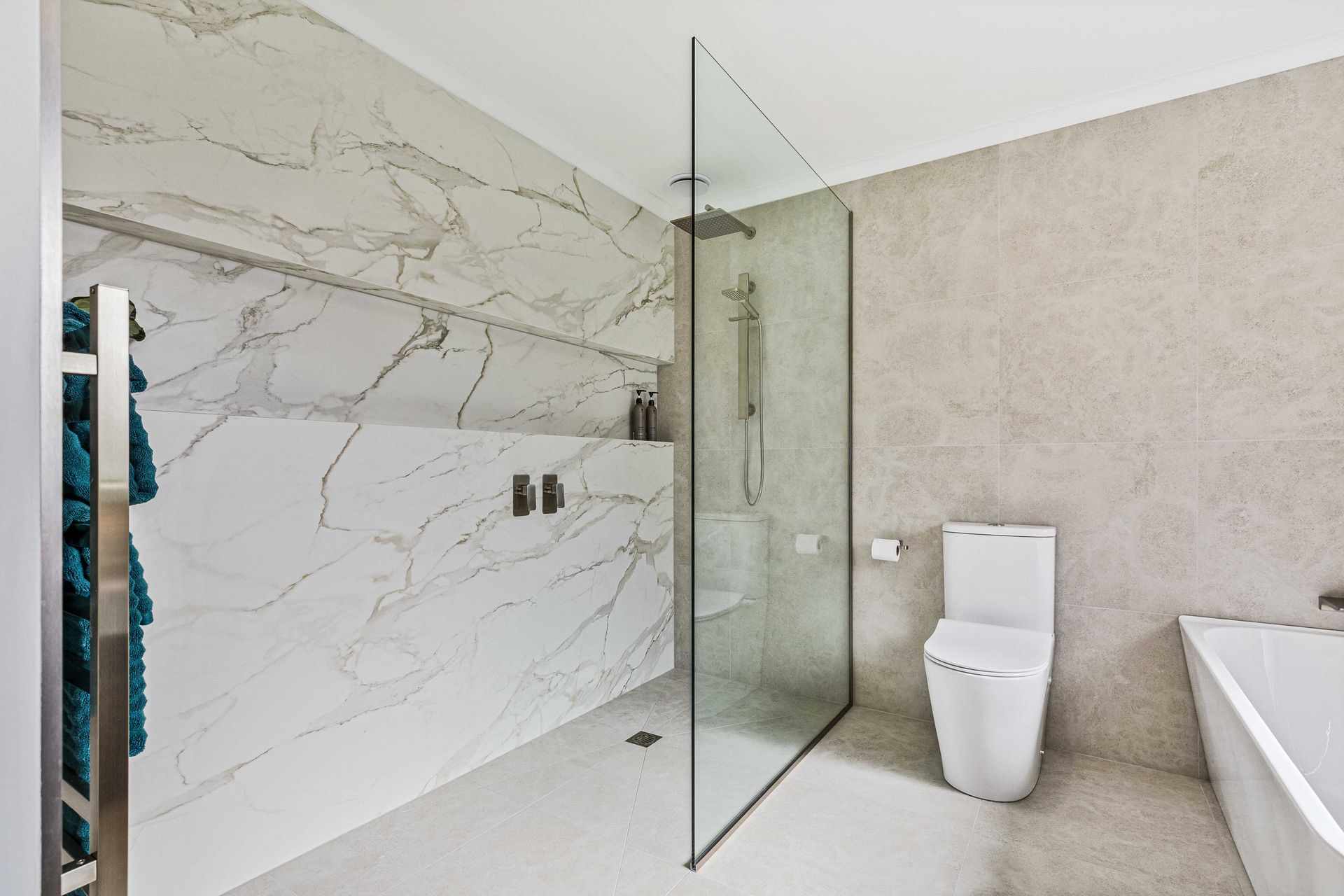 "Dekton Morpheus, with its velvet finish, proved to be the perfect choice for this family bathroom."