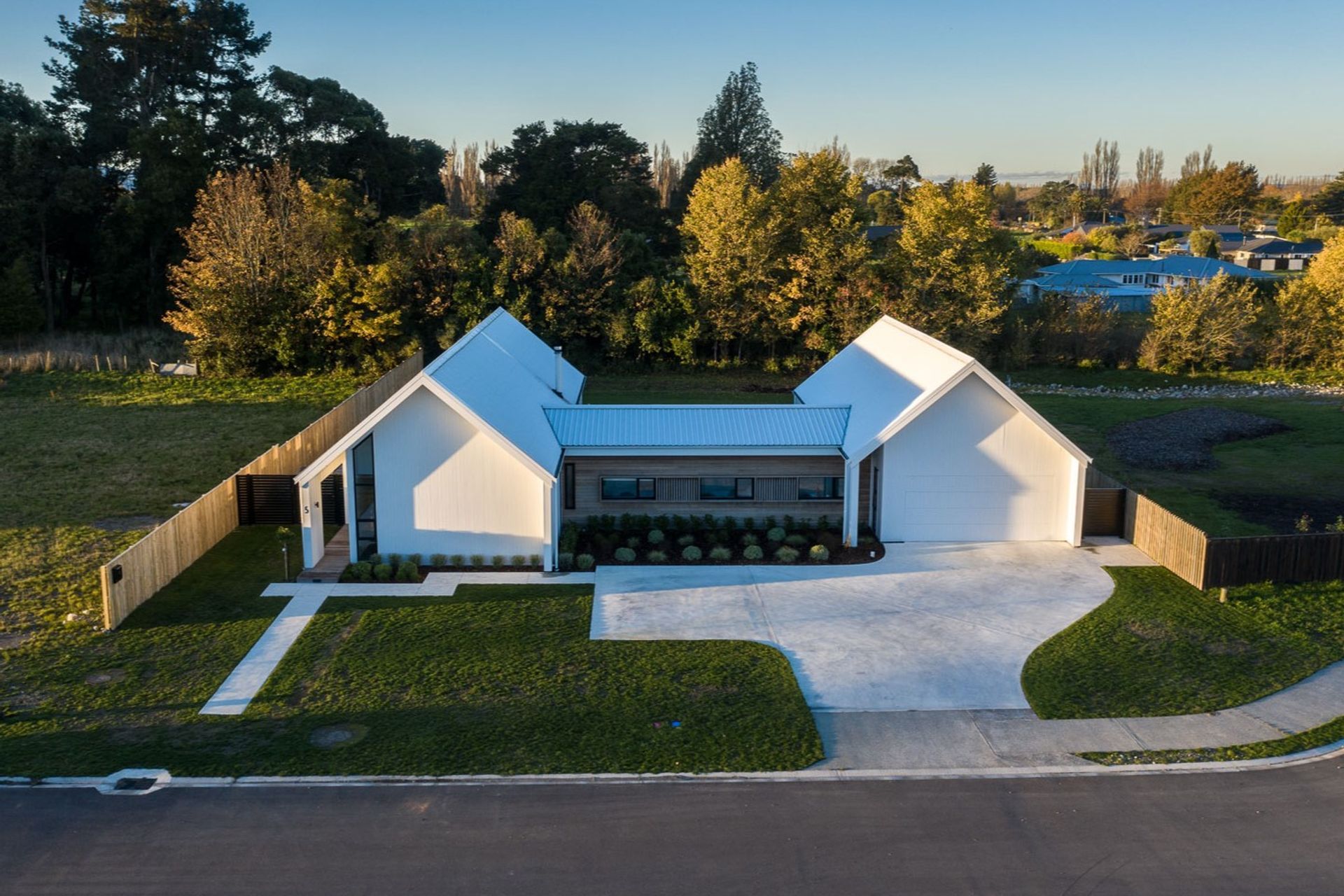 An elevated view of the exquisite Four Gables House by Holmes Architecture. | Photography: André Vroon Photographer