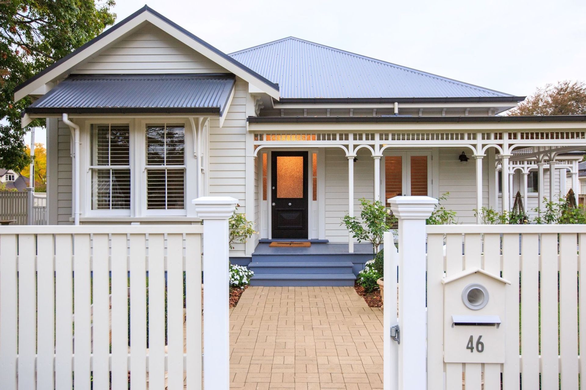 This villa in Cambridge was delightfully restored from a rundown state receiving an ADNZ National Award in the process.