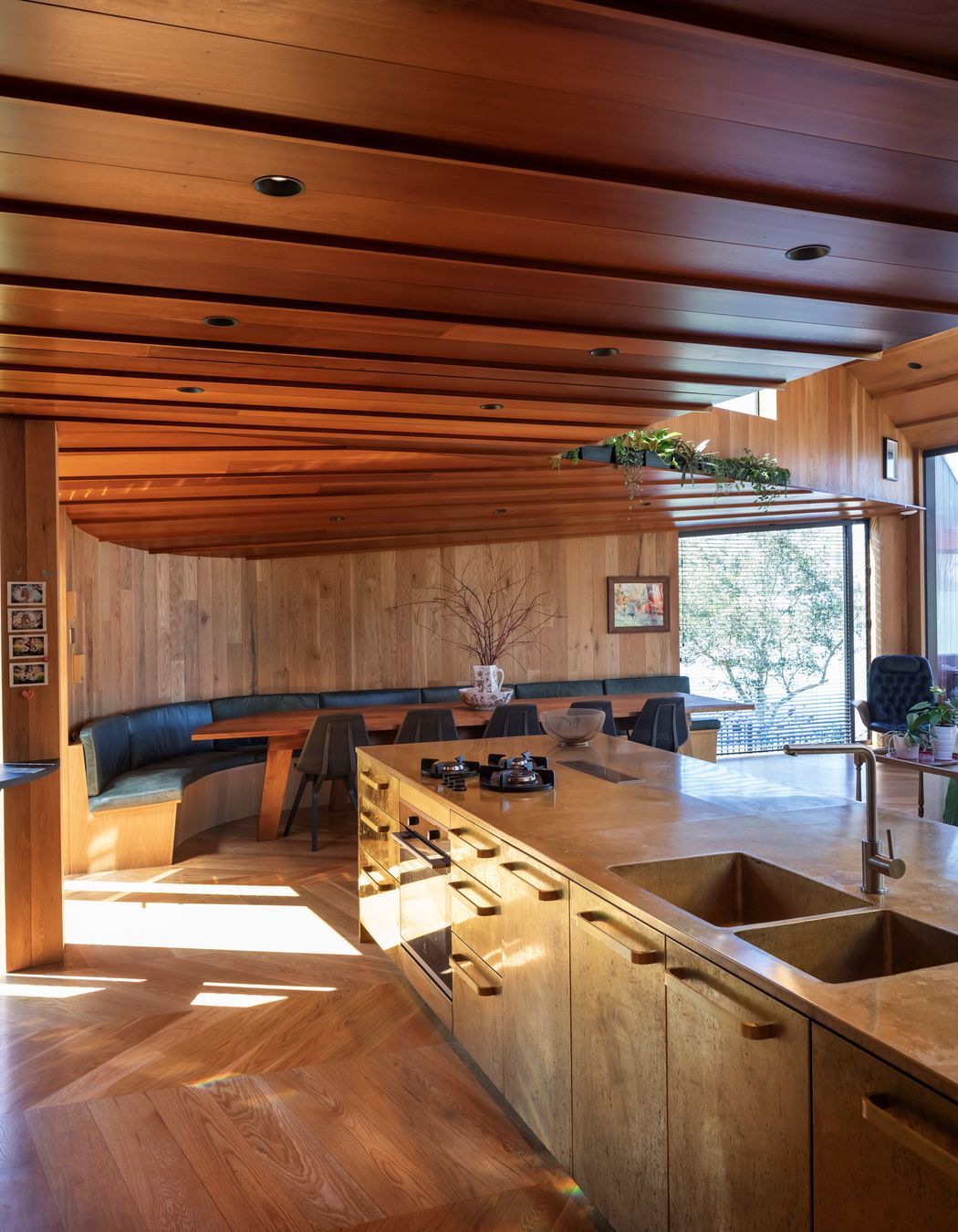 Michael O’Sullivan of Bull O’Sullivan Architecture always likes to design the dining table in every home. “It’s really nice to design something that everyone’s going to sit around and enjoy,” says Brad. “It finishes off the project. This was always going to need a custom piece of furniture, because it curves around.”