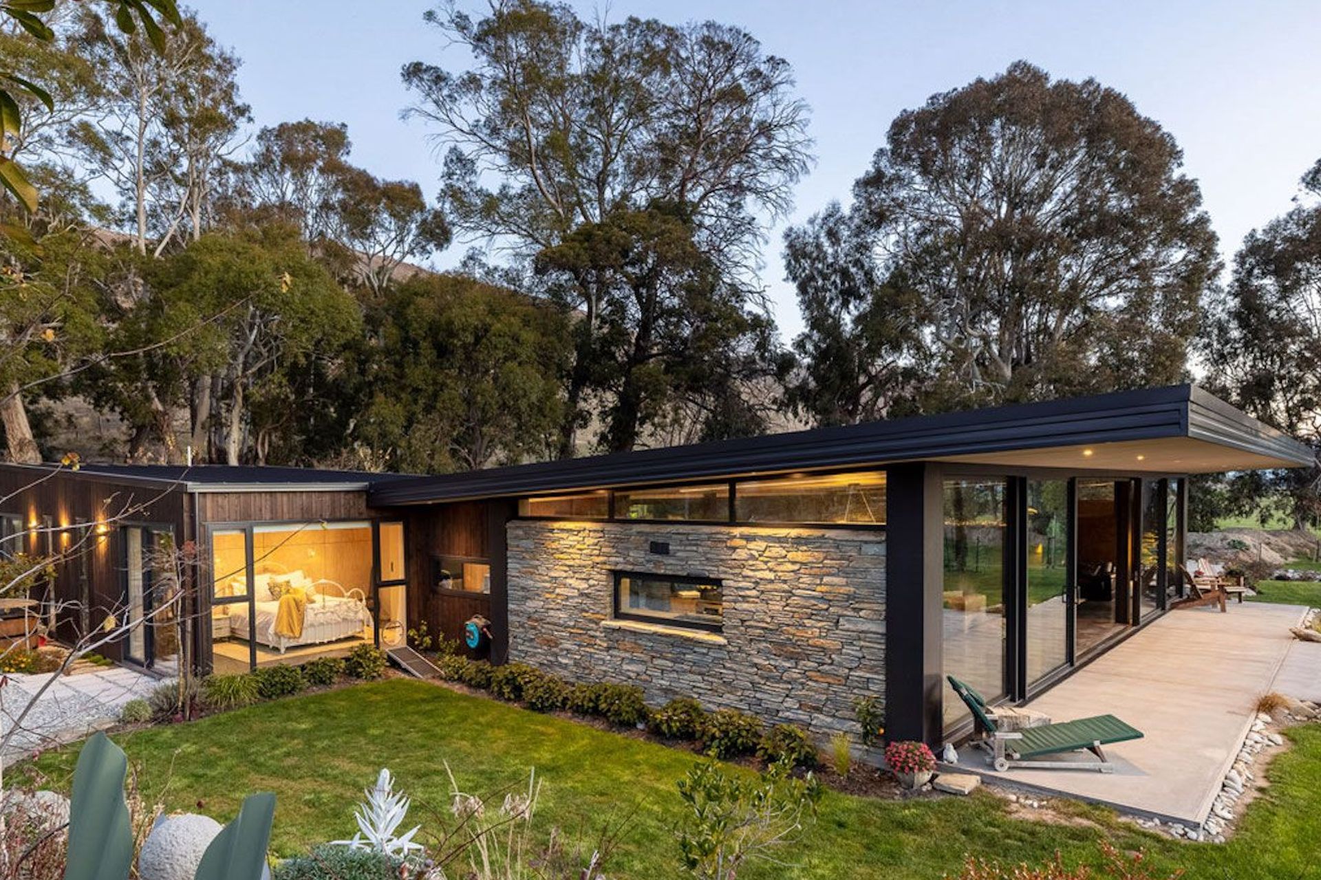 The house that Gary Todd of Gary Todd Architecture designed for friends often catches the eye of the public, he says. “It's a unique property that people notice. The owners say admirers even come up the driveway to enquire about it.”