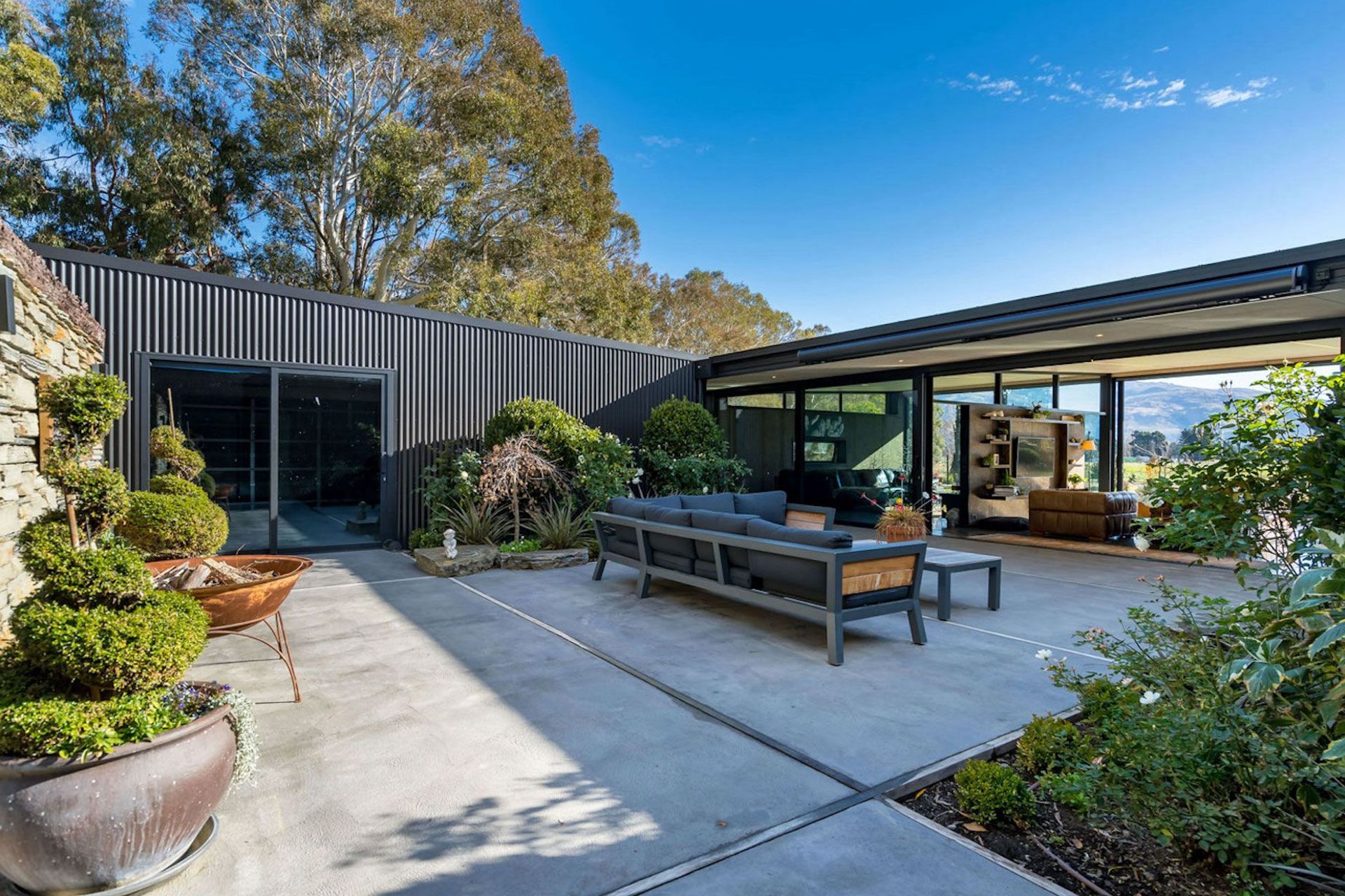 Sue and Simon's landscaping in the courtyard. “Sue has a gift for making gardens that fit in,” says Simon, and Sue says Simon can always create hardscapes as she imagines them. “I certainly couldn’t garden the way I do without him.”