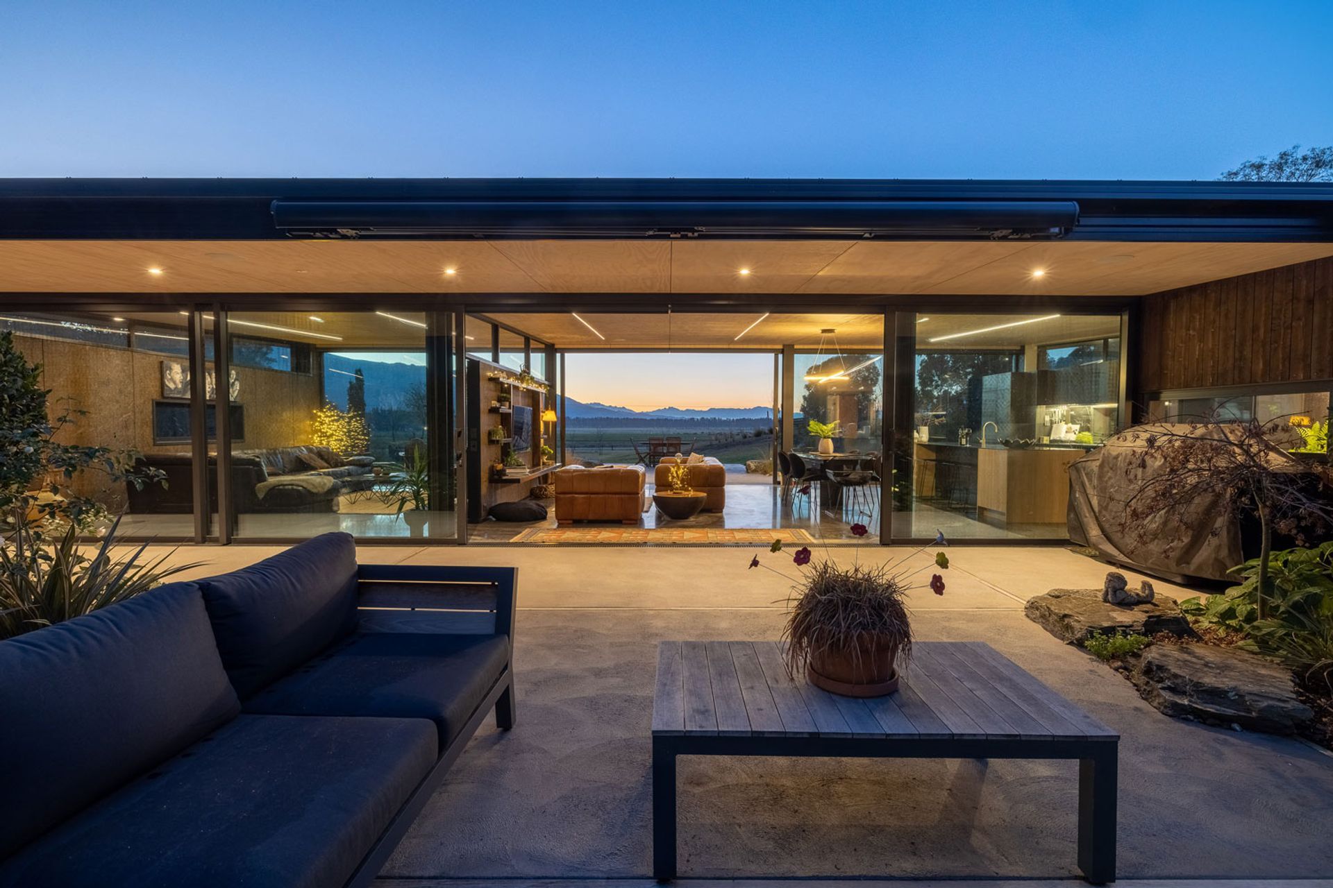 The outdoor living courtyard has a view through the interior living space as a lens to the wider landscape, says Gary. With all the glass, the main feature is the roof floating above the landscape. “It’s not just your ordinary home.”