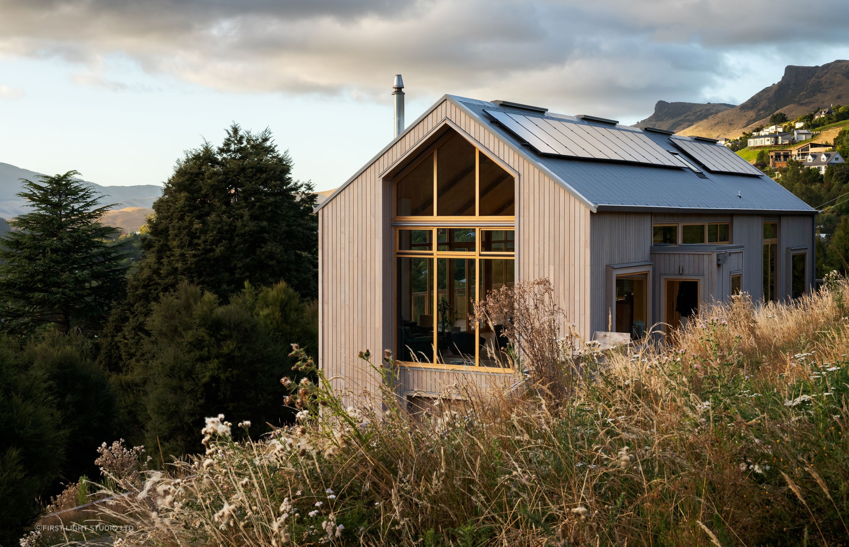 This barn-inspired home in Governors Bay is incredibly energy efficient, providing comfort all year round.