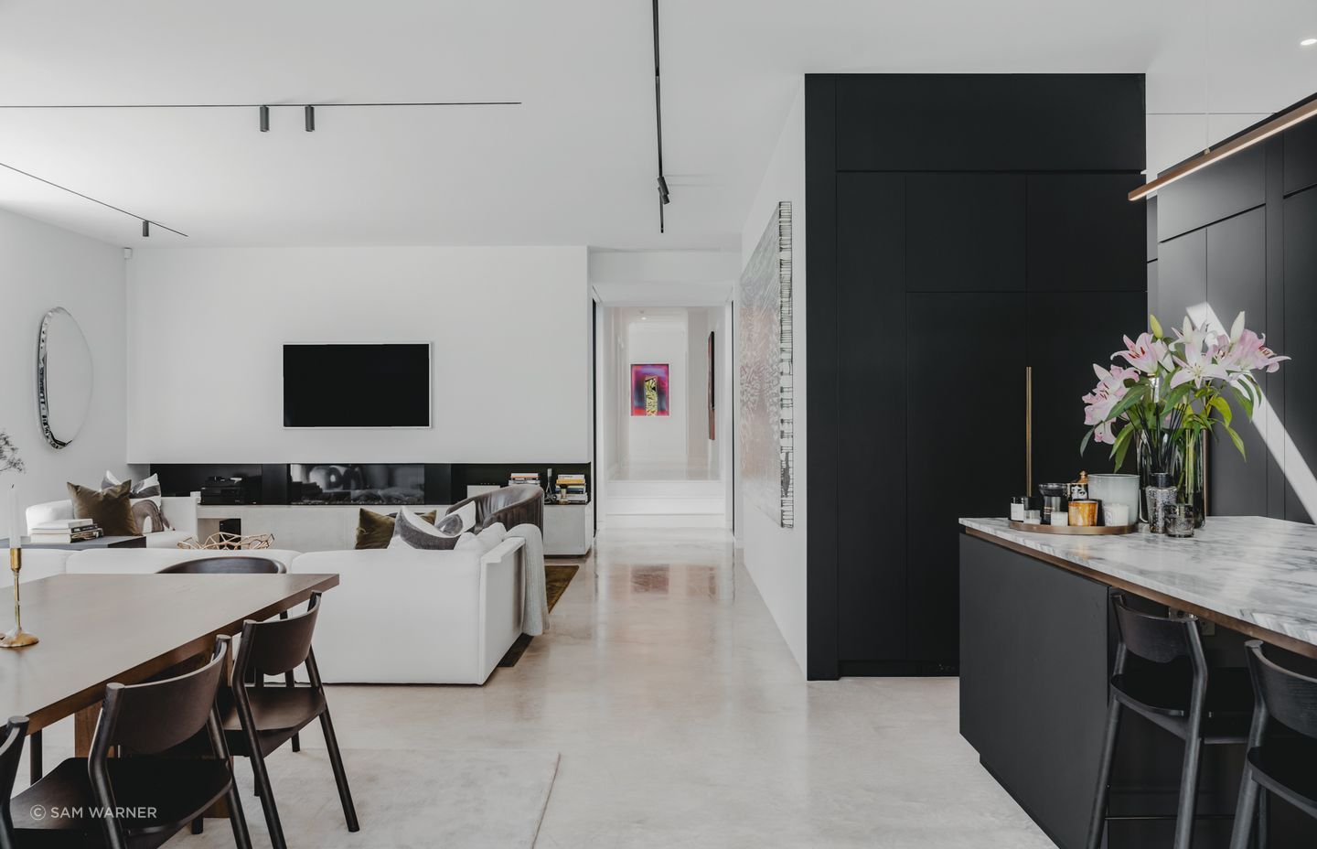 New seamlessly links with the original home through the wide central hallway and a monochromatic palette.