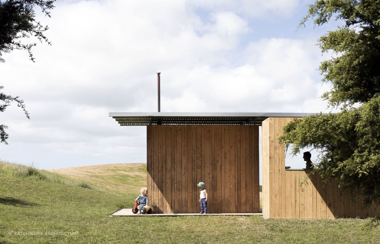 This captivating tiny home sits pleasantly on a rural property near Waipu Cove, north of Auckland. | Photography: David Straight