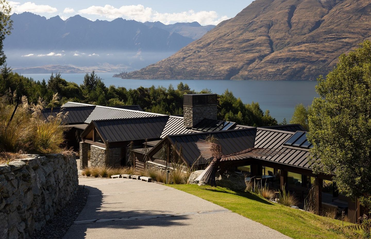 A sculpture of a hawk was commissioned to preside over the property, giving it its name 'Hawk's Nest'.