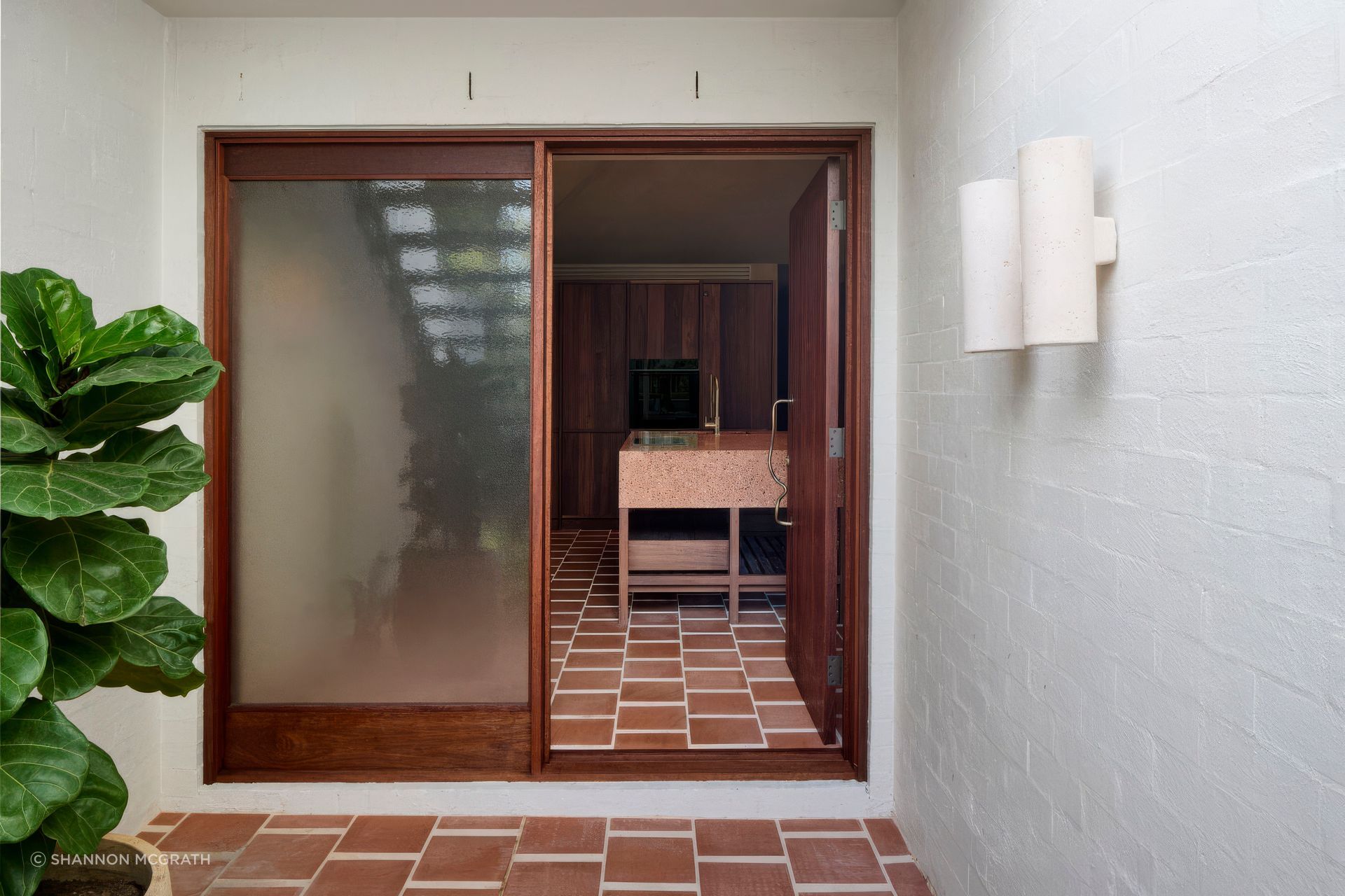 HeckerGuthrieByronBayResidencePhotoCreditShannonMcGrath12-upscaled-by-Replicate-1.jpg