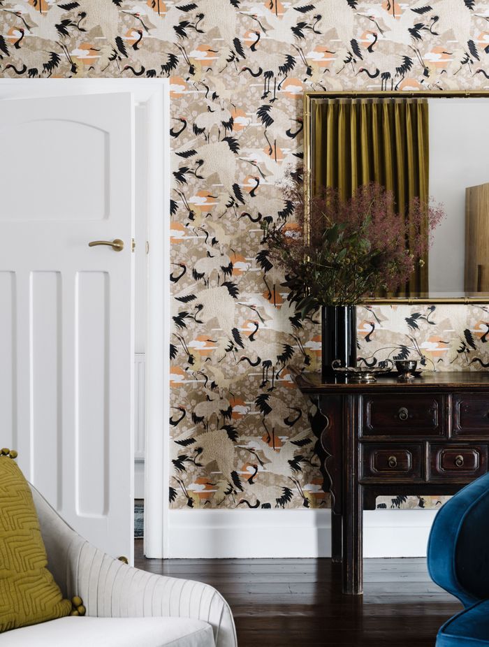 The library’s eye-catching crane wallpaper is an
ode to Andrew’s love of China.