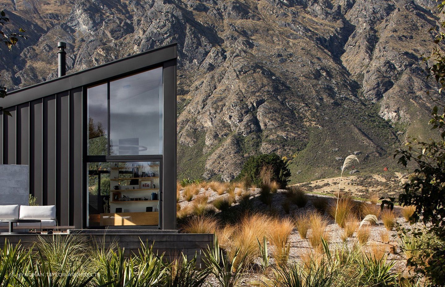 The spectacular sight of Hill House by Hyndman Taylor Architects | Photography: David Straight