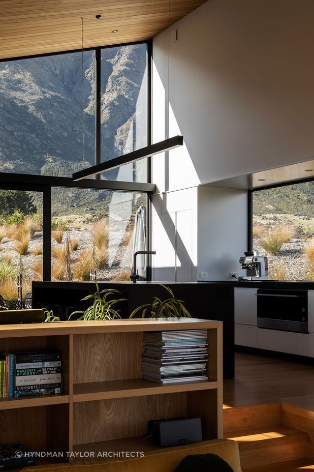 Open plan living areas with majestic mountain views. | Photography: David Straight