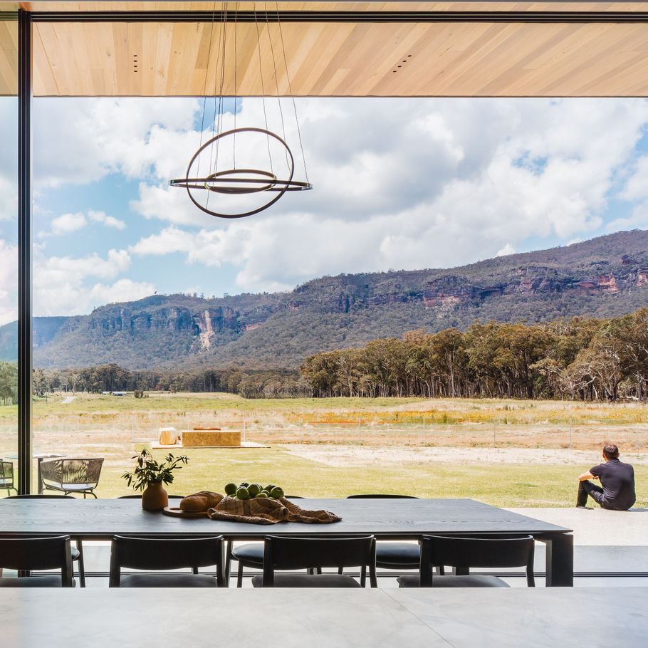 Discover the contemporary Blue Mountains haven surrounded by the faces of nature