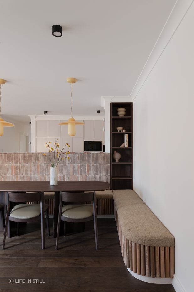 Stand-out features include honey-coloured Italian glass pendants, designed by Sjoerd Vroonand and made in the Netherlands for Space Furniture, that have been hung above the dining table.