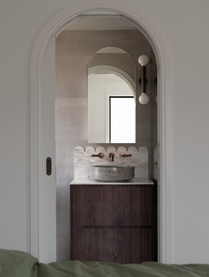 The ensuite features a scallop Corian detail, cut by the team at Best Kitchens.