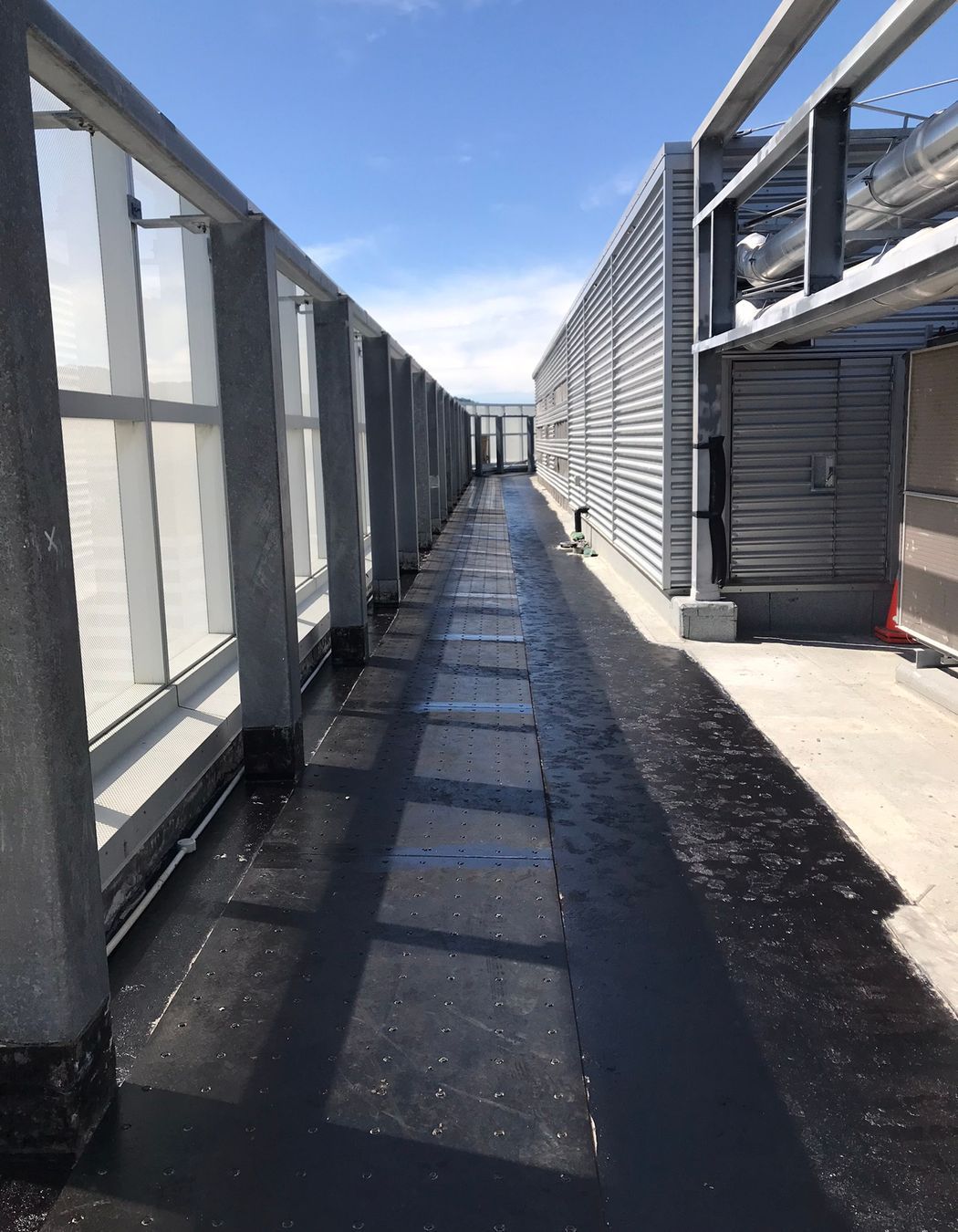 "At the roof level the steel plates had to increase to 12mm and 16mm thickness, with a large 1500mm deep and 850mm wide concrete collar installed around the core of the building to allow for the diaphragm forces to be transferred into the core."