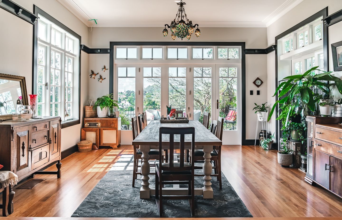 The main part of the project was the addition built by JRA Construction to create a large kitchen, living and dining space for the homeowners.