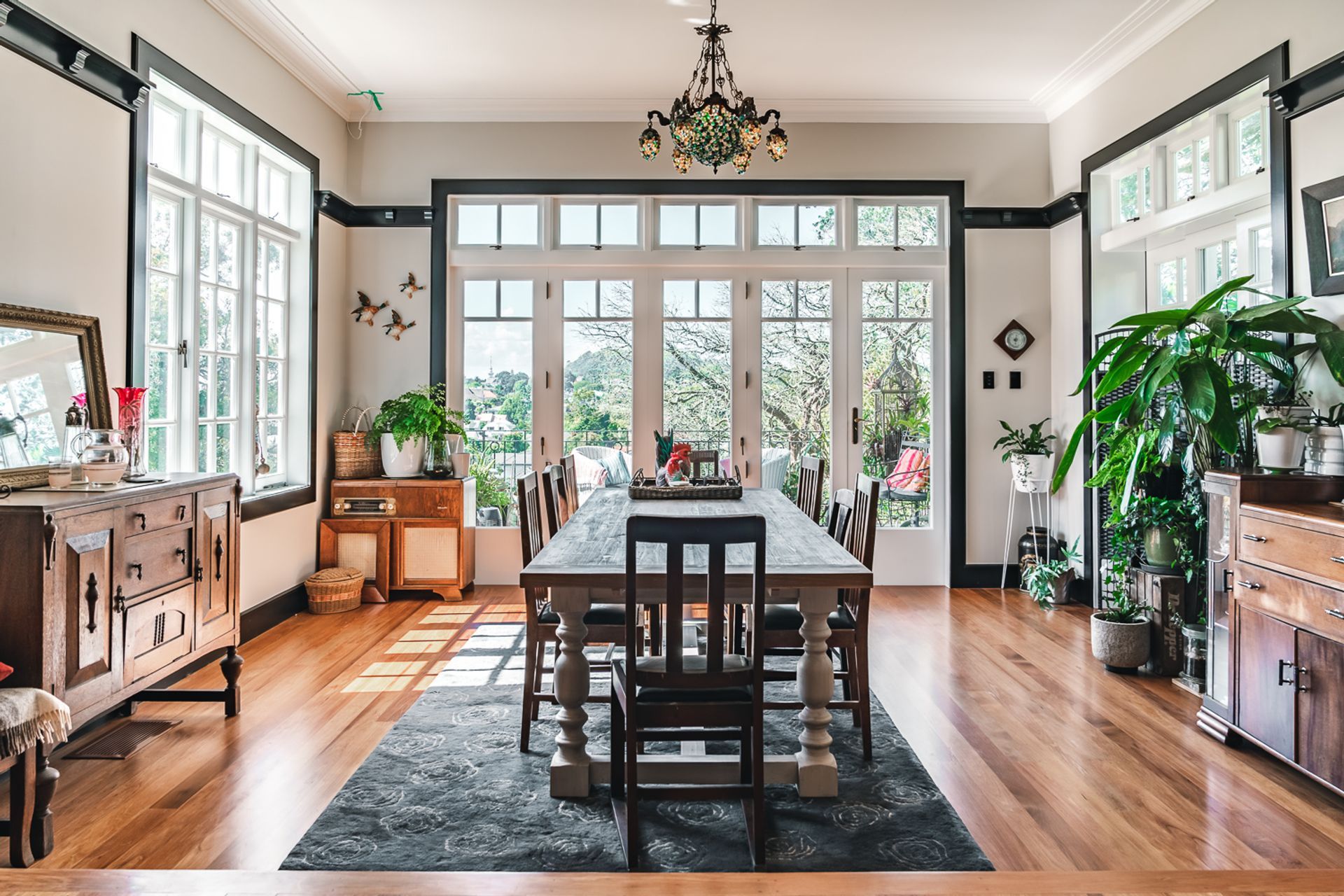 The main part of the project was the addition built by JRA Construction to create a large kitchen, living and dining space for the homeowners.