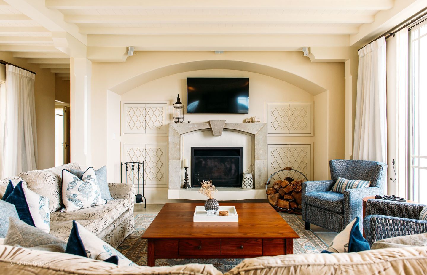 Foley Villa is a separate standalone accommodation on the property. It uses similar styling and colours to achieve a cohesive feeling with the lodge. There are also several other accommodation suites that Kurio worked on. “They are all individual cottages down little rambling paths, which is quite sweet,” says Nikki.