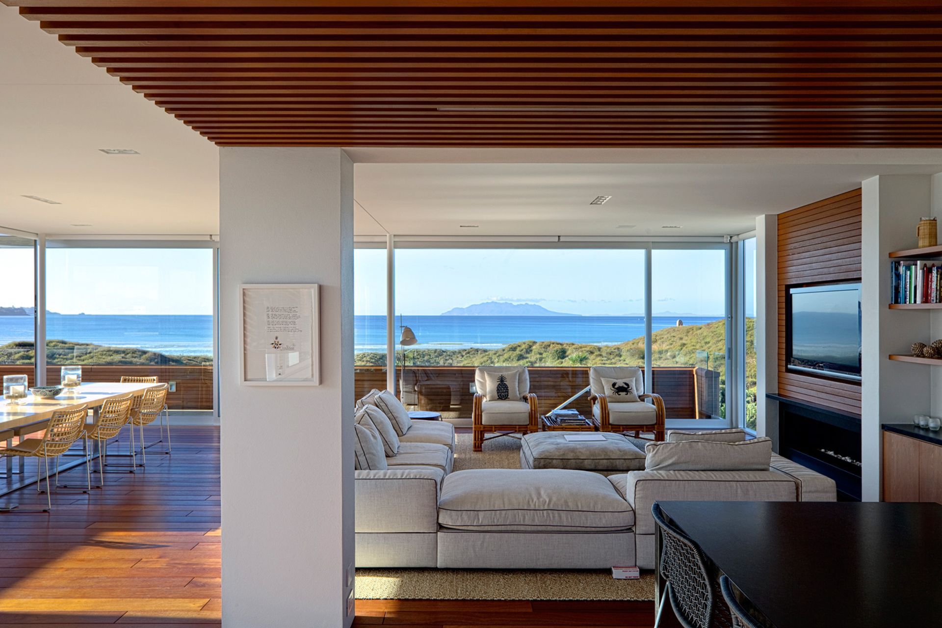 Comfort combined with unobstructed views like this epitomise the very best in holiday home design. | Photography: Patrick Reynolds