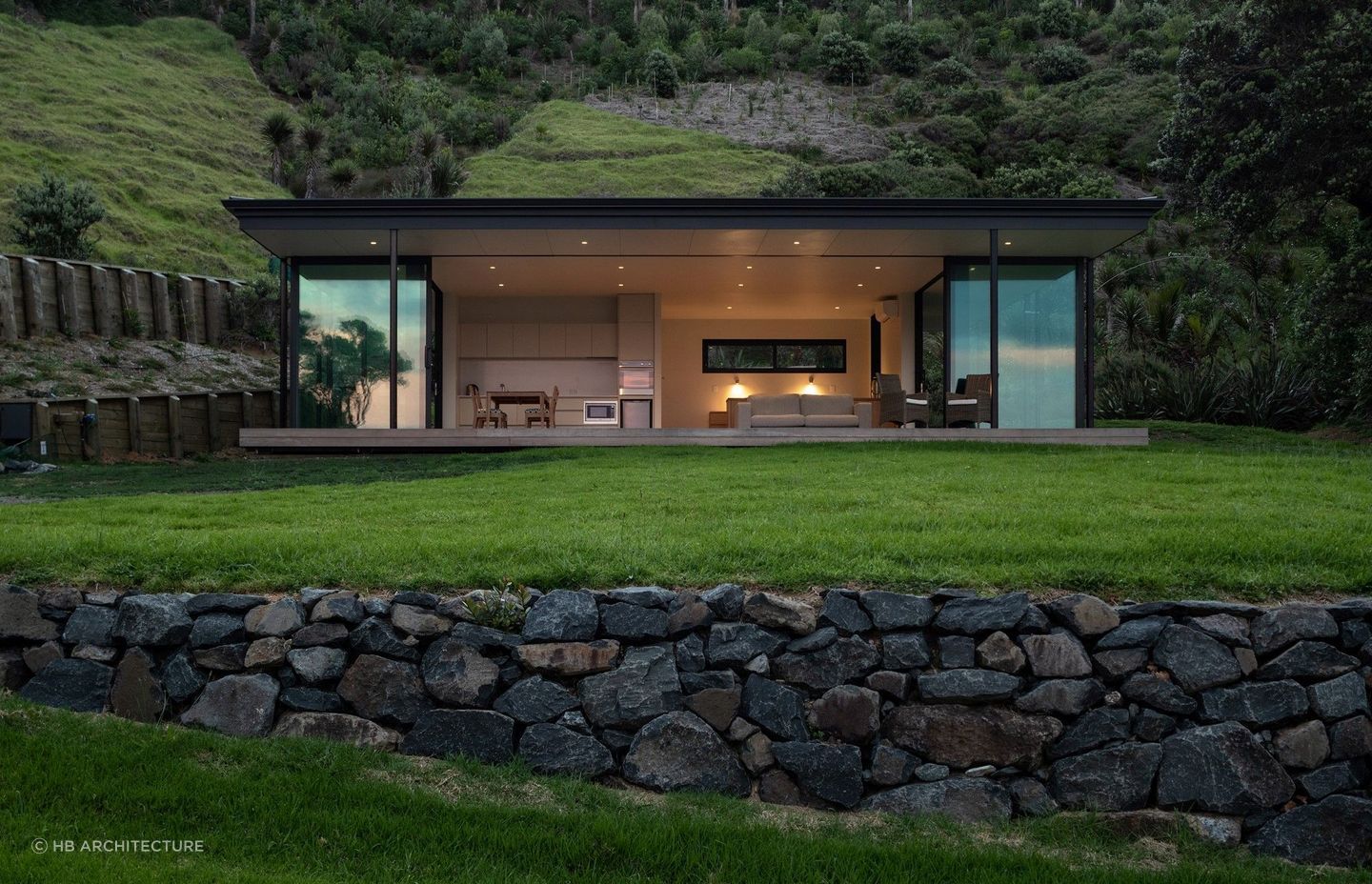 Glass sliding doors open the home up completely to its surroundings. | Photography: Simon Devitt