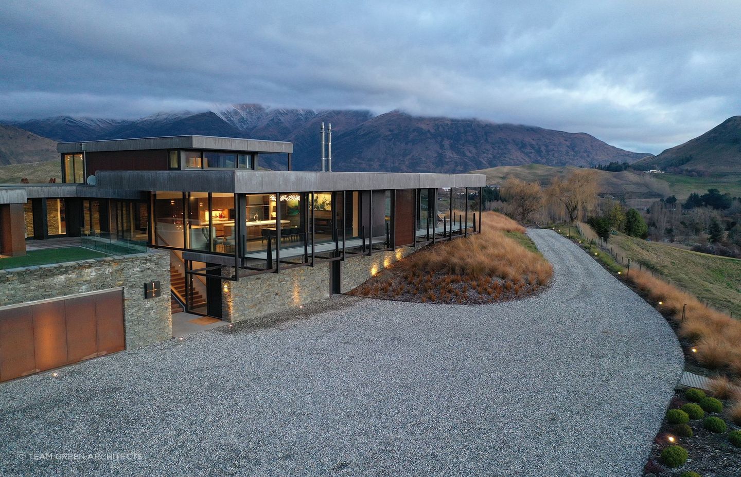 This sustainable family home effortlessly complements its stunning surroundings. Photography: Sam Hartnett