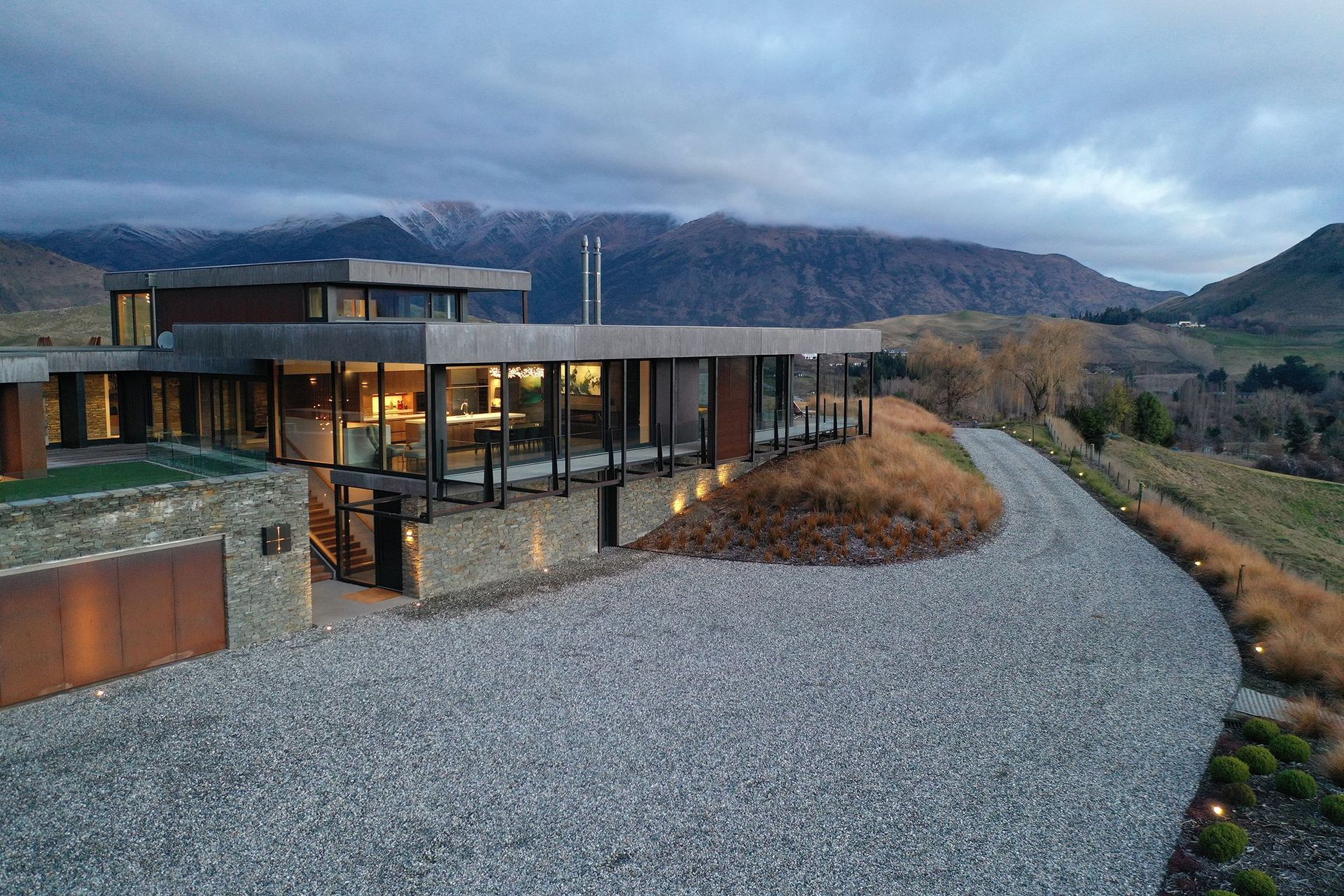 This sustainable family home effortlessly complements its stunning surroundings. Photography: Sam Hartnett