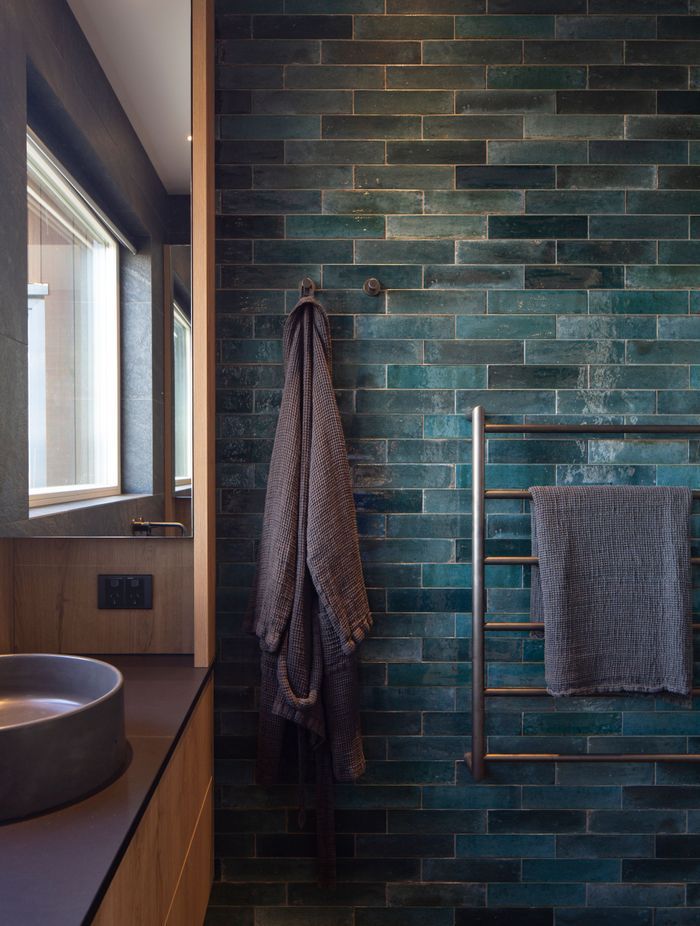 The master bedroom showcases tiles in the same colours of the river bed.