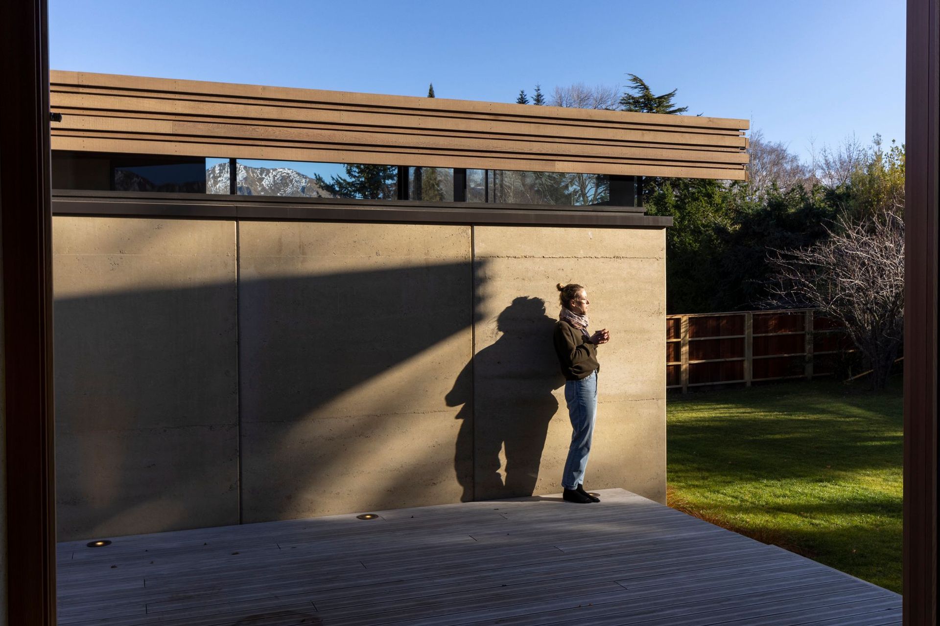 The courtyard between the two pavilions, providing a place of shelter from the sun and wind. | Photographer: Simon Devitt