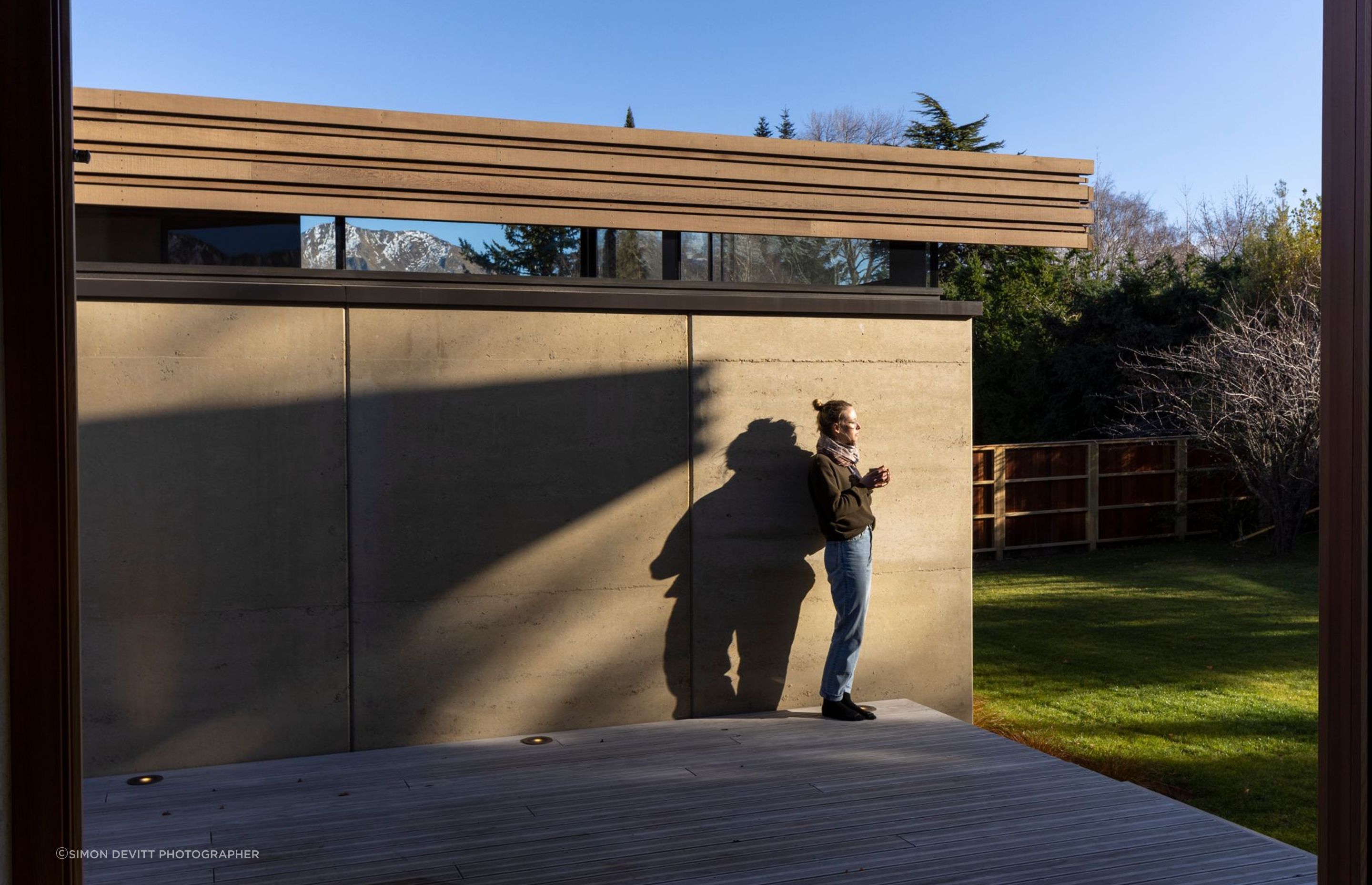 The courtyard between the two pavilions, providing a place of shelter from the sun and wind. | Photographer: Simon Devitt