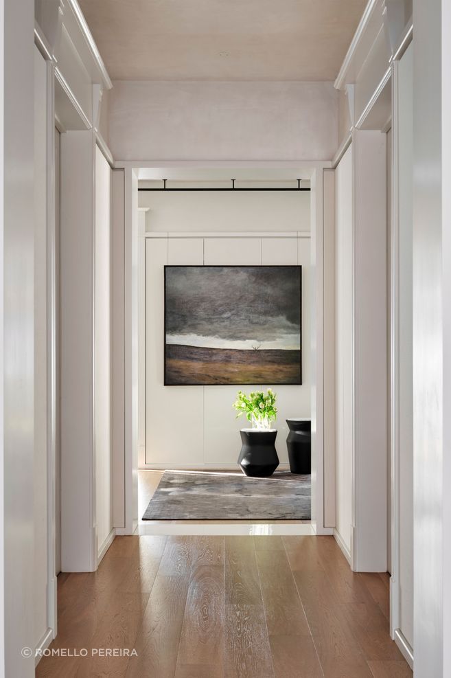 Oak floorboards create continuity throughout.
