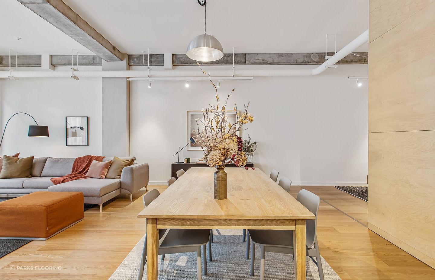 Gutting the interiors to replace them with luxury apartments, Cheshire Architects sought to revitalise the space and breathe life into a part of Auckland that has seen many historic buildings demolished.