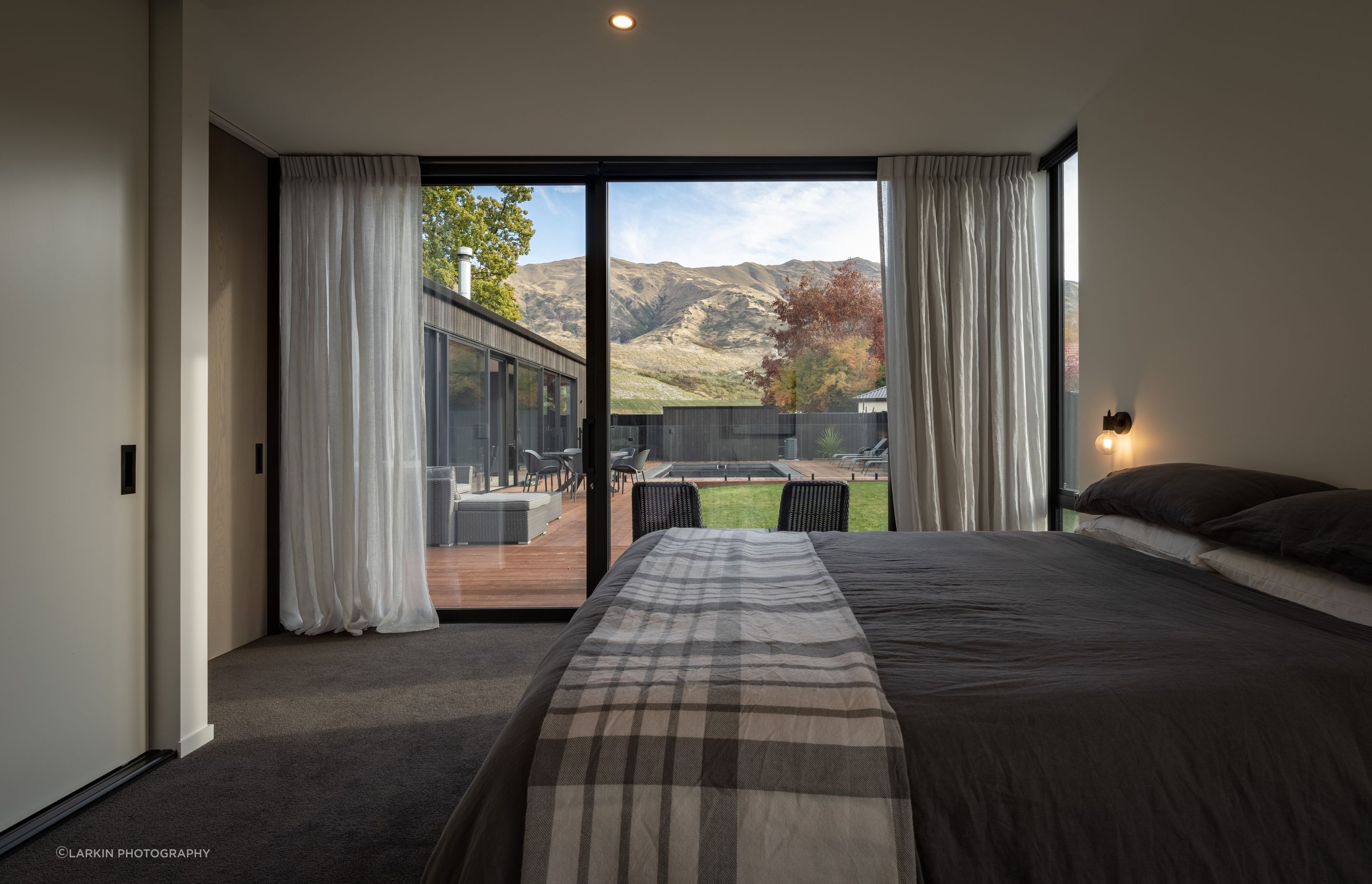 All the bedrooms are cleverly oriented to make the most of the mountain views while maintaining privacy.