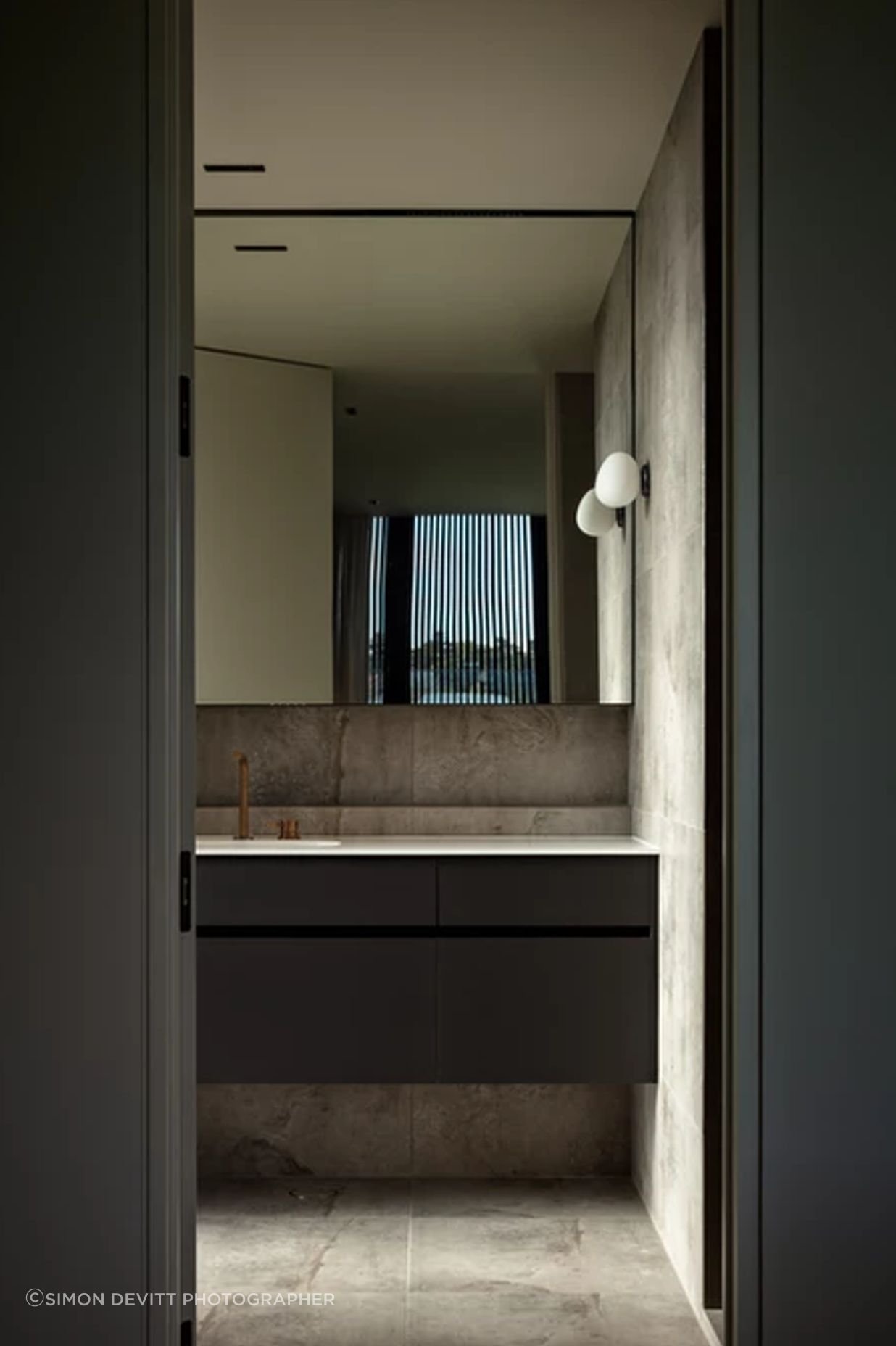“We oriented the vanities in the ensuites so that the mirrors reflected the view behind,” says Evelyn. The lighting is from ECC.
