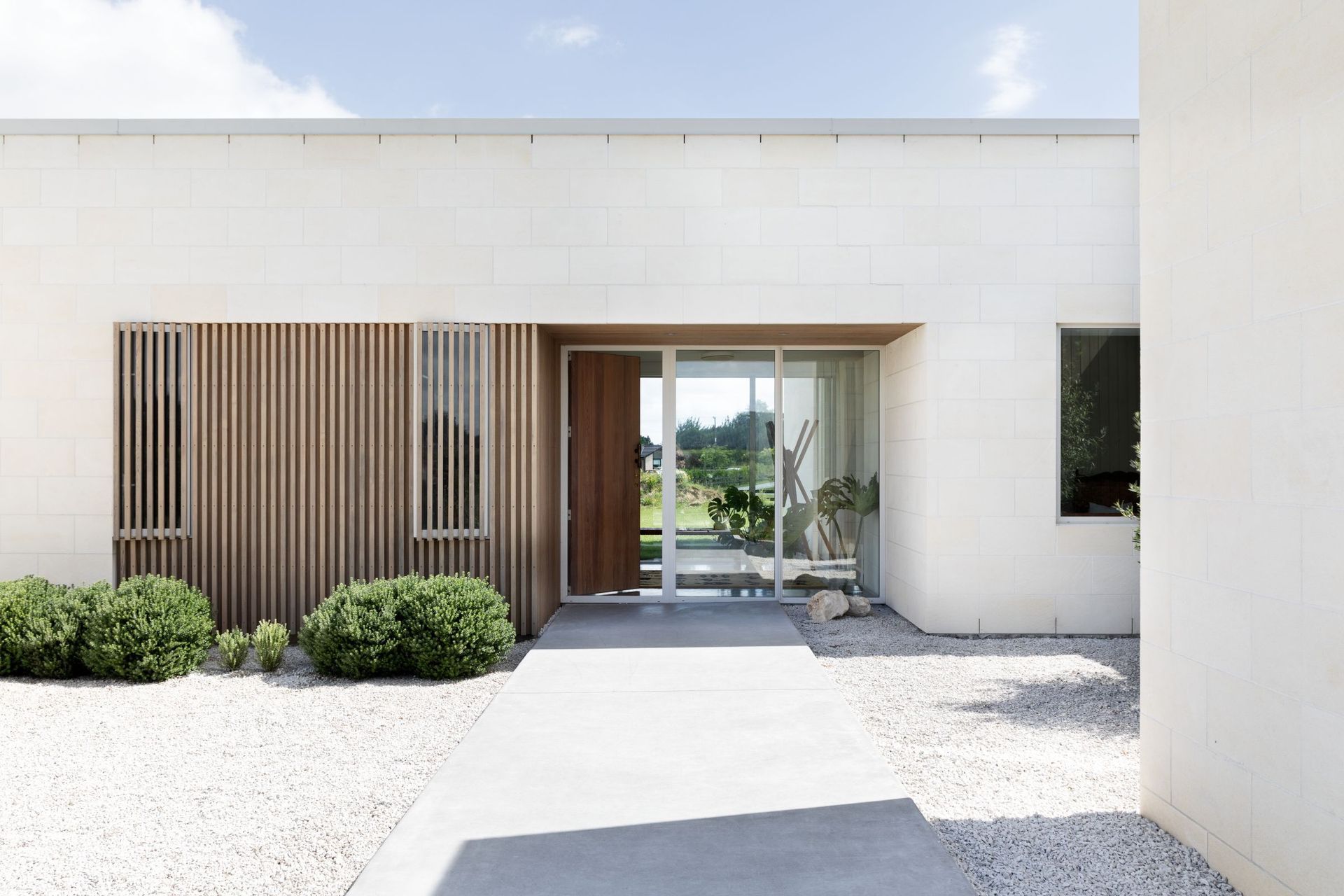 Ōamaru stone was chosen for this project as a visual complement to the natural cedar cladding.