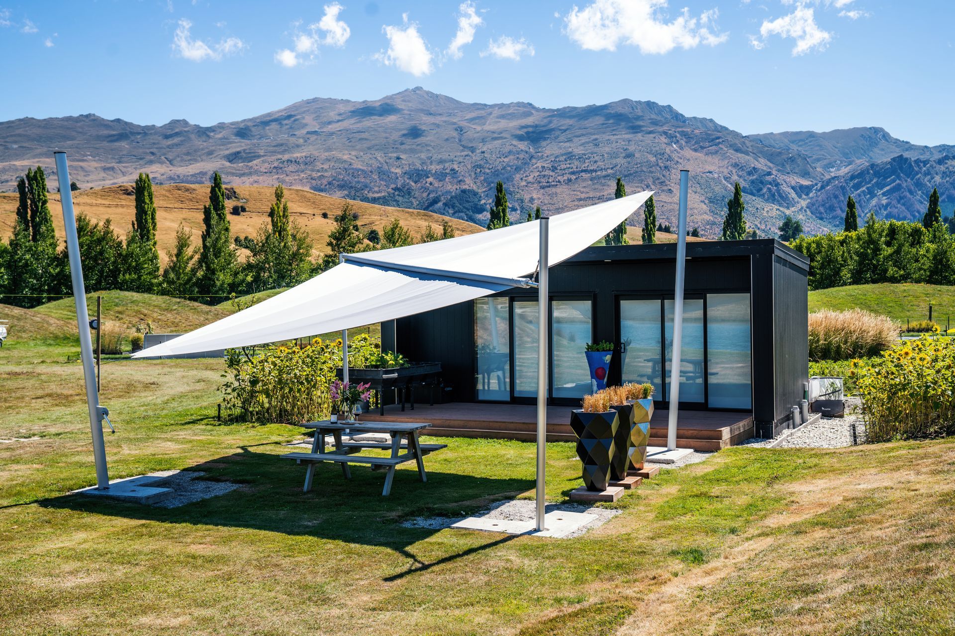 This tiny home in Dalefield, Queenstown paints an idyllic scene and shows the potential of what can be realised with tiny home design.
