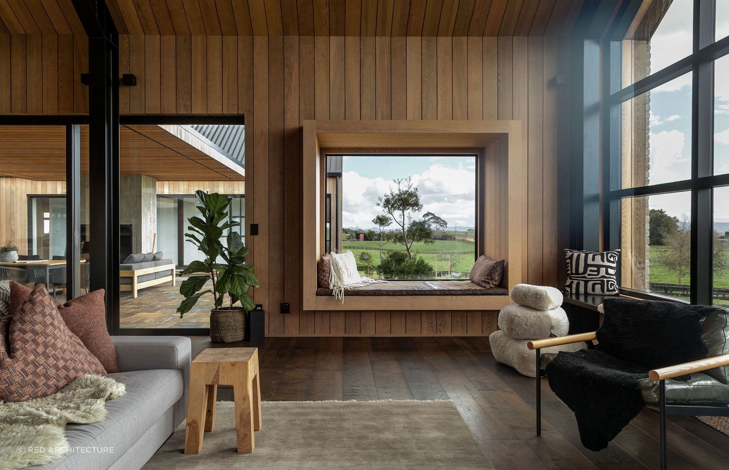 Furnishings and textures that exude comfort — Photography: Nicole Troost &amp; Mark Hamilton.