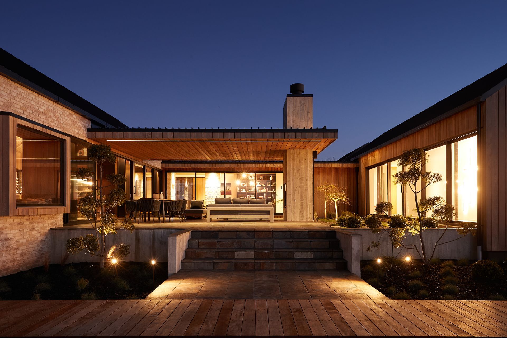 A beautiful outdoor living space to be enjoyed day and night — Photography: Nicole Troost &amp; Mark Hamilton.