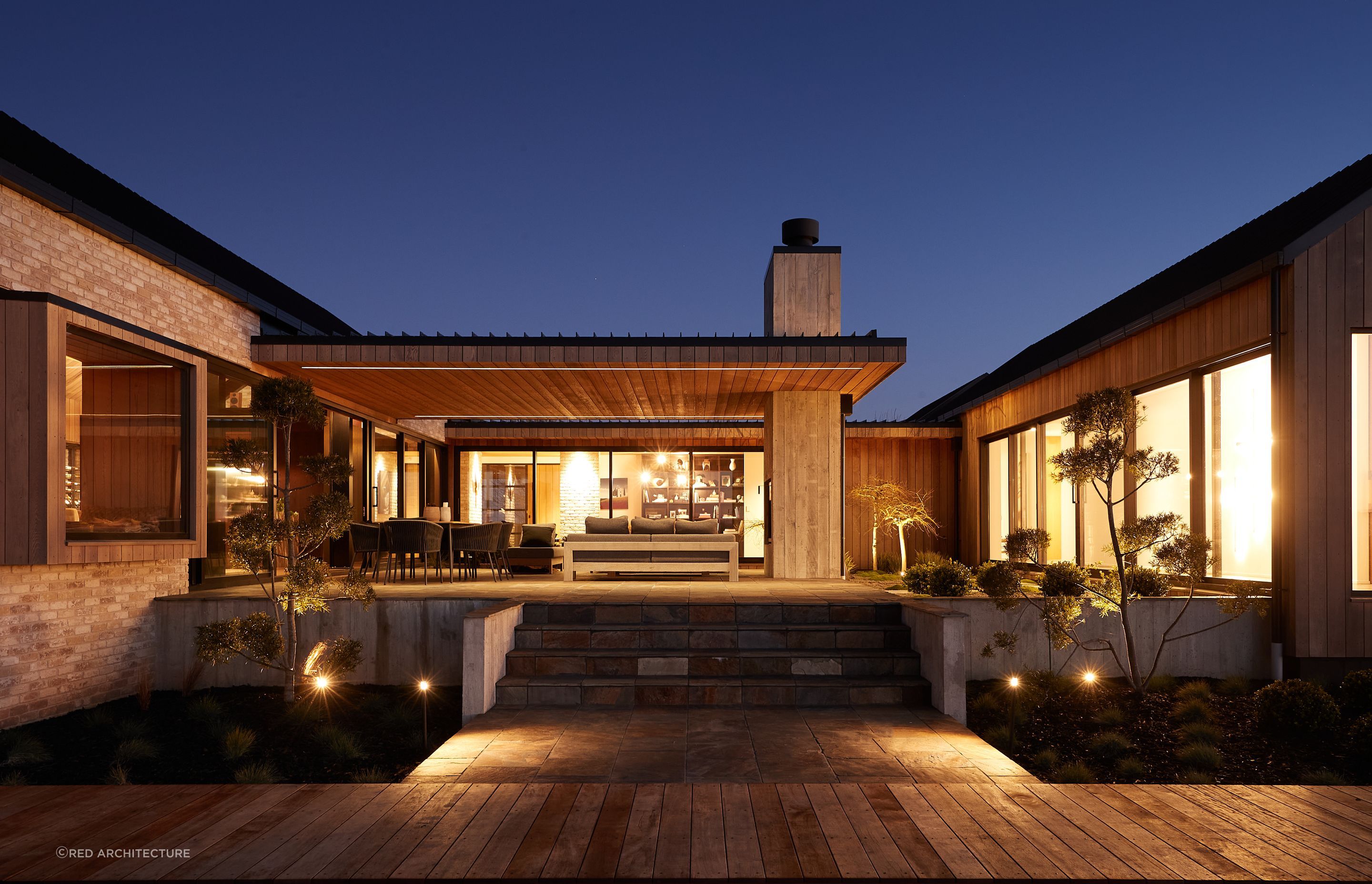 A beautiful outdoor living space to be enjoyed day and night — Photography: Nicole Troost &amp; Mark Hamilton.