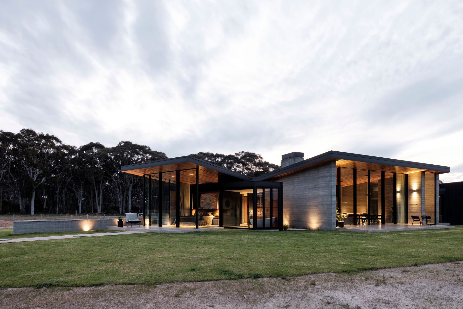 The clever layout provides different perspectives of the surroundings, resulting in an ever-changing visual experience