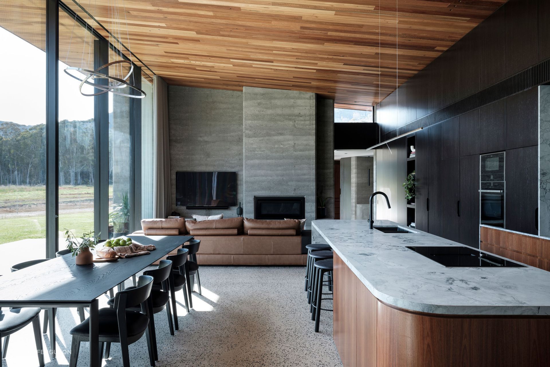 Spotted gum timber veneer lines the ceiling to mimic the cliffs' reflecting light.