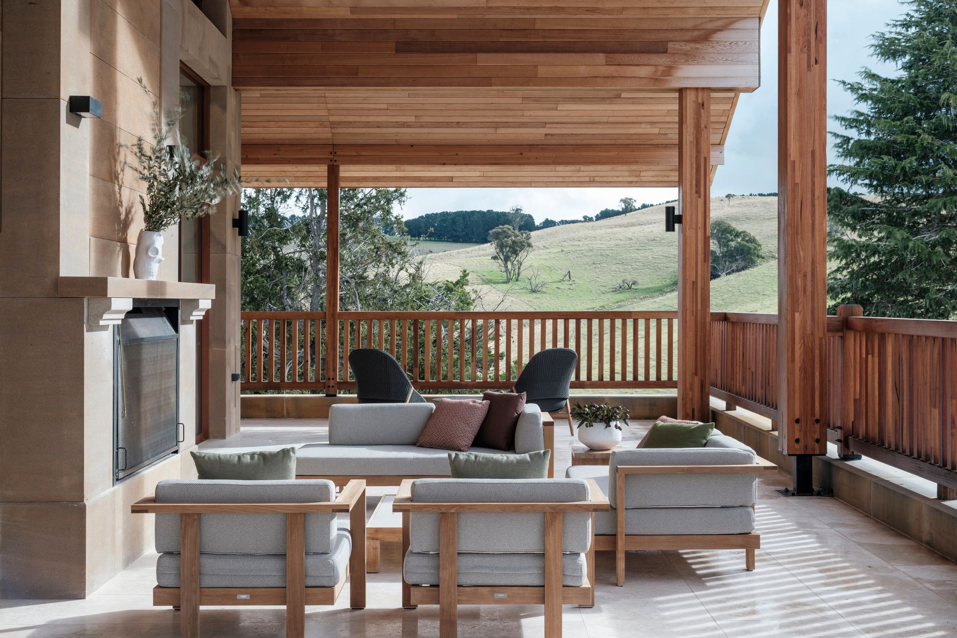 The two metre-wide sandstone outdoor fireplace mirrors the indoor fireplace.