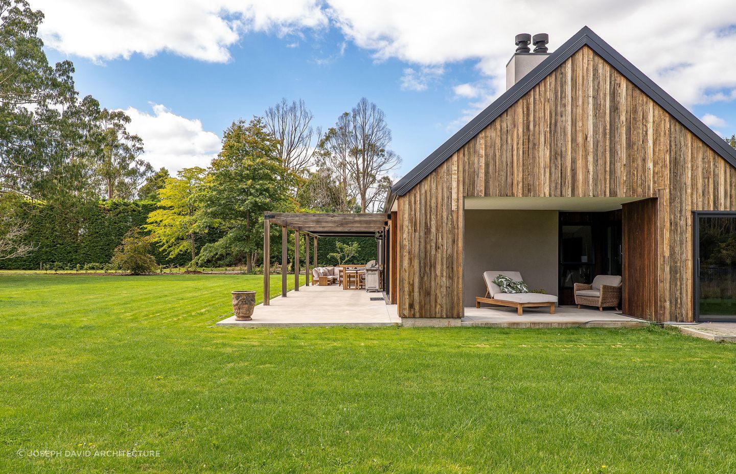 “We used a similar cladding to match what was already on the barn and how it had weathered,” says Joseph.