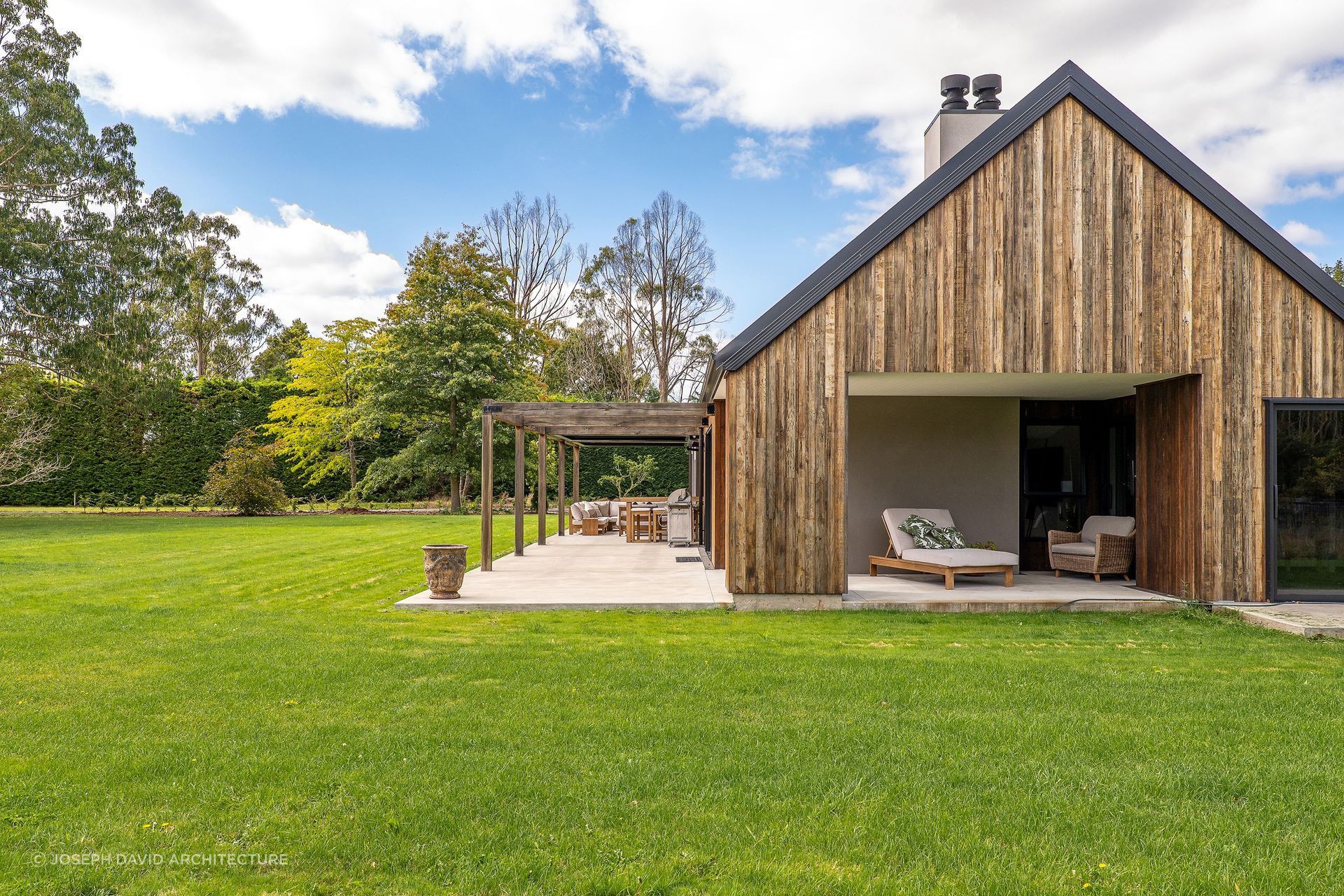 “We used a similar cladding to match what was already on the barn and how it had weathered,” says Joseph.