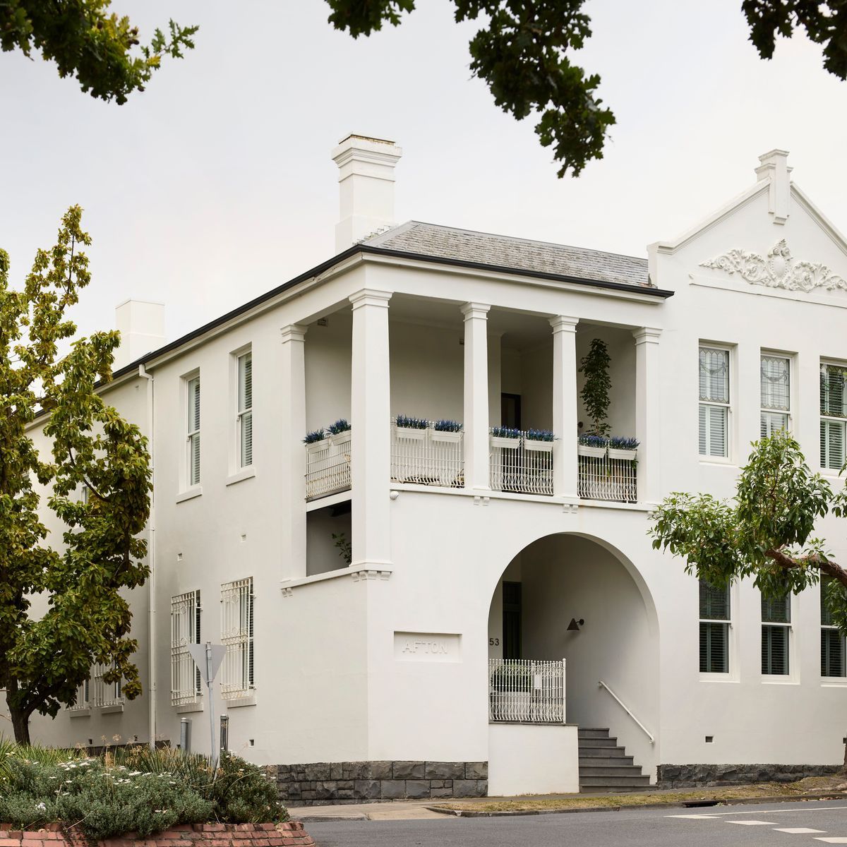 Merging old and new: the sensitive renovation of a charming Victorian-era home